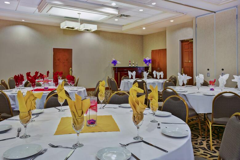 Holiday Inn Express Hotel & Suites Newmarket