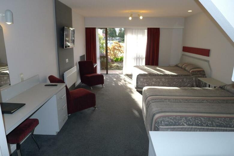 Hotel The Village Inn