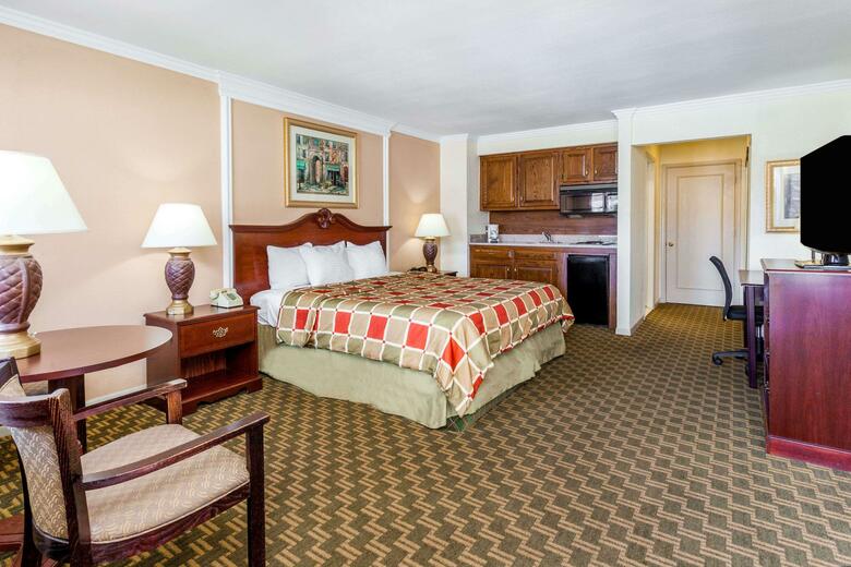Hotel Days Inn & Suites By Wyndham Roseville/detroit