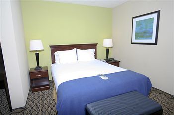 Holiday Inn Express Hotel & Suites Roseville
