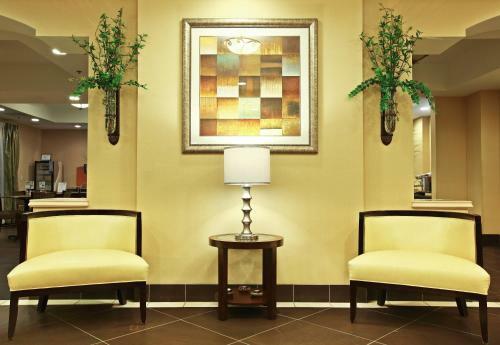 Holiday Inn Express Hotel & Suites Carthage