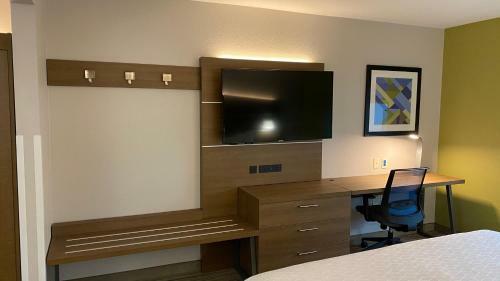 Holiday Inn Express Hotel & Suites Weston