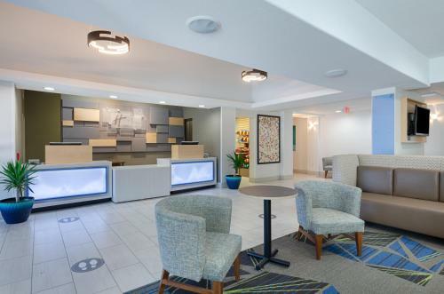 Holiday Inn Express Hotel & Suites Weston