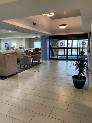 Holiday Inn Express Hotel & Suites Weston