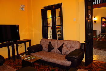 Colonial Plaza Hotel
