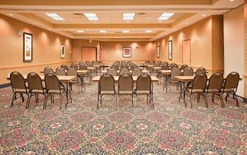 Holiday Inn Express Hotel & Suites Norfolk