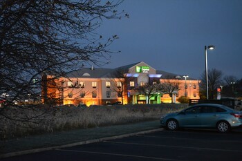 Holiday Inn Express Hotel & Suites Lancaster