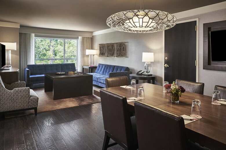 The Stateview Hotel Autograph Collection