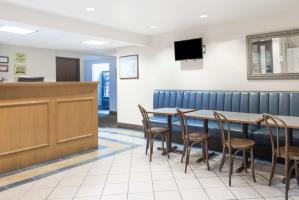 Super 8 Westbrook Hotel
