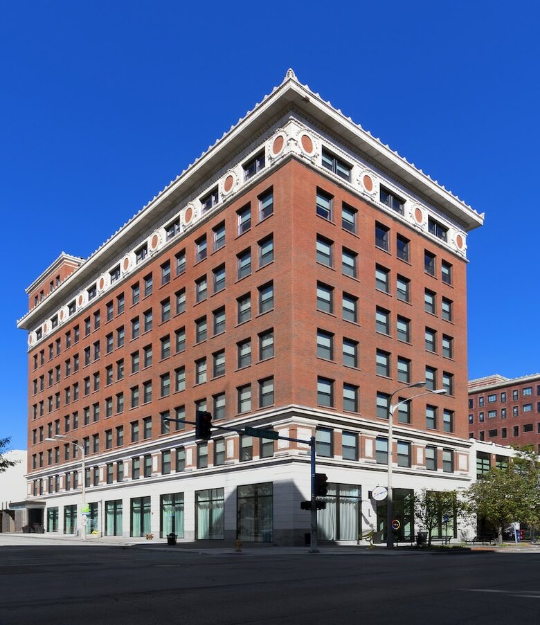 Hotel The Current Iowa Autograph Collection