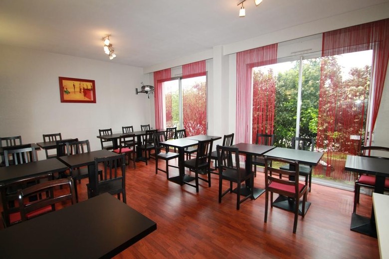 Hostal Adonis Lyon Est Artys H�tel