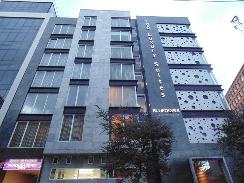 Hotel 100 Luxury Suites