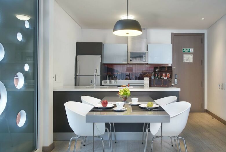 Hotel 100 Luxury Suites