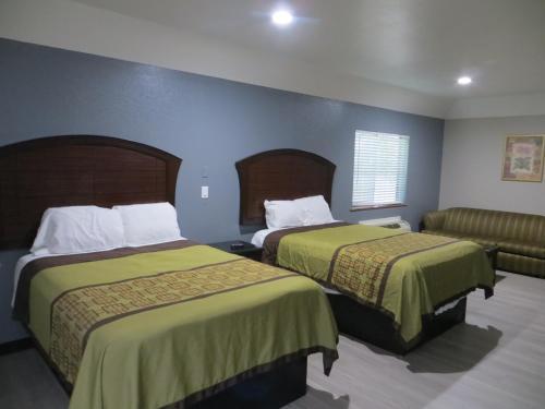 Hotel Regency Suites Bush Airport / Greenspoint