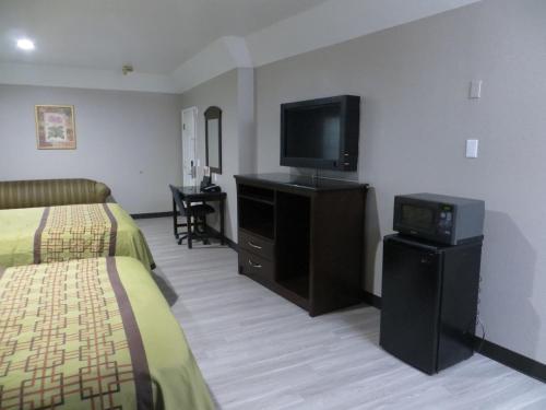 Hotel Regency Suites Bush Airport / Greenspoint