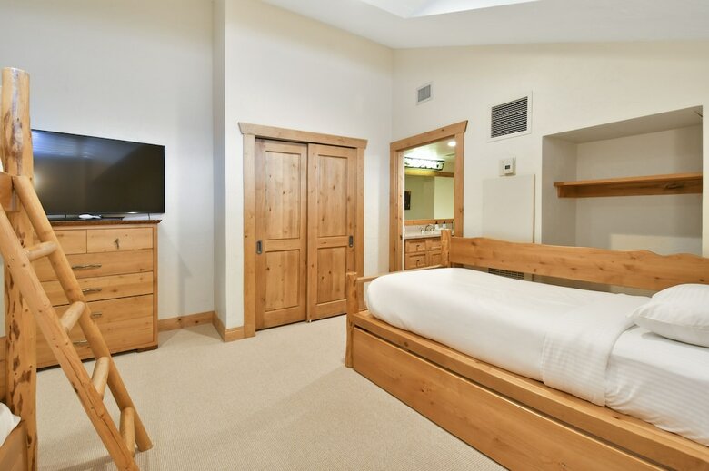 Hotel Grand Summit