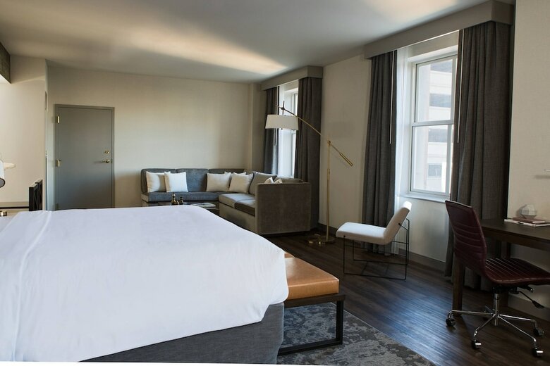 Renaissance St. Louis Grand & Suites Hotel