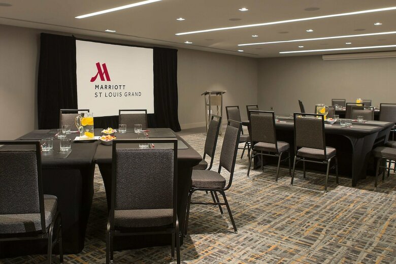 Renaissance St. Louis Grand & Suites Hotel