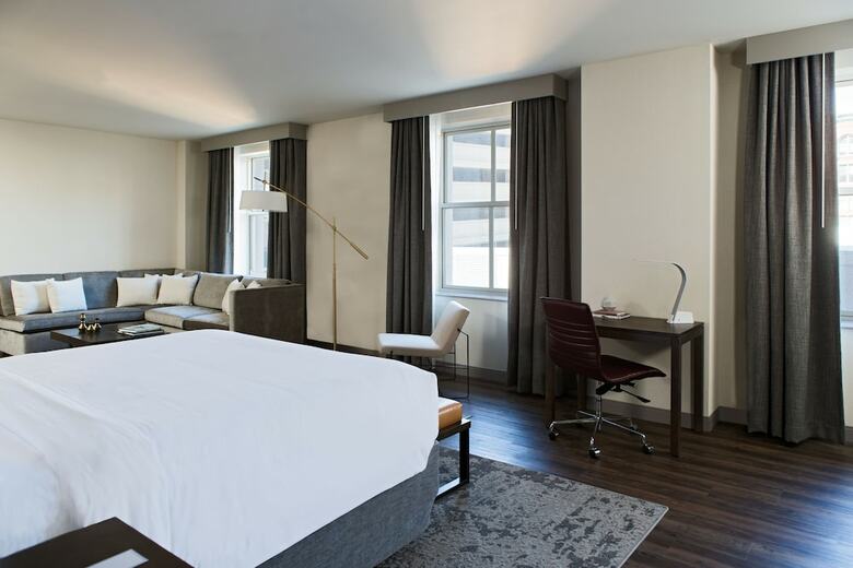 Renaissance St. Louis Grand & Suites Hotel