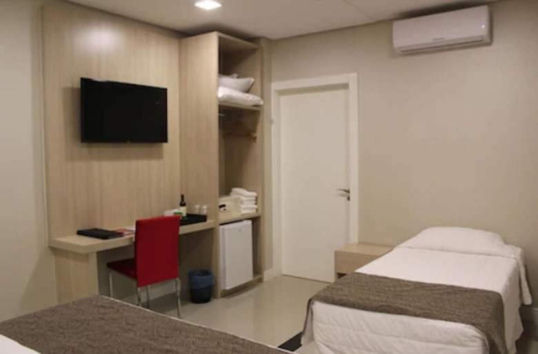 Holiday & Business Hotel