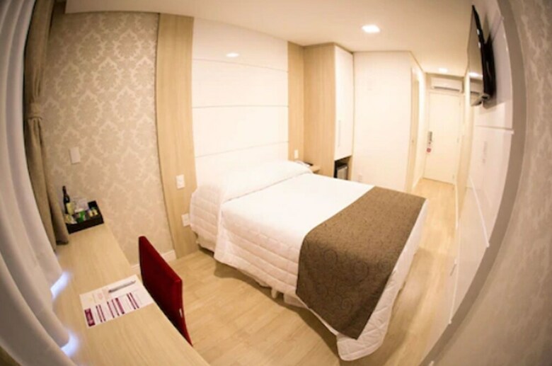 Holiday & Business Hotel