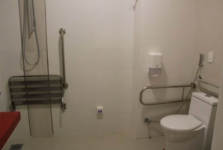 Holiday & Business Hotel