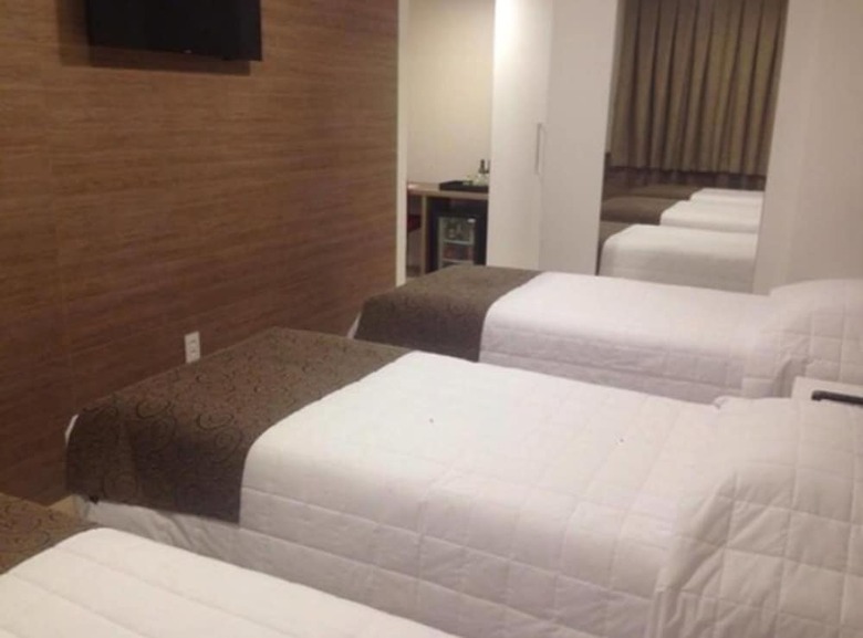 Holiday & Business Hotel