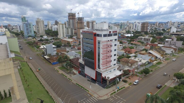 Holiday & Business Hotel