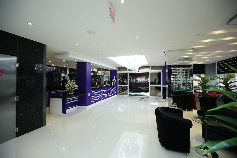 Holiday & Business Hotel