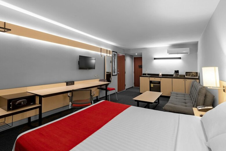 Hotel City Express Plus Guadalajara Expo