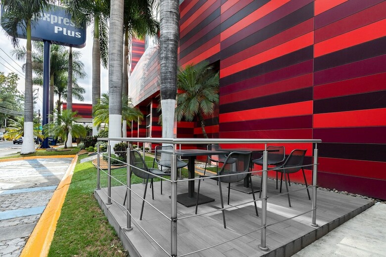 Hotel City Express Plus Guadalajara Expo