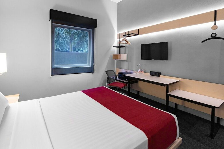 Hotel City Express Plus Guadalajara Expo
