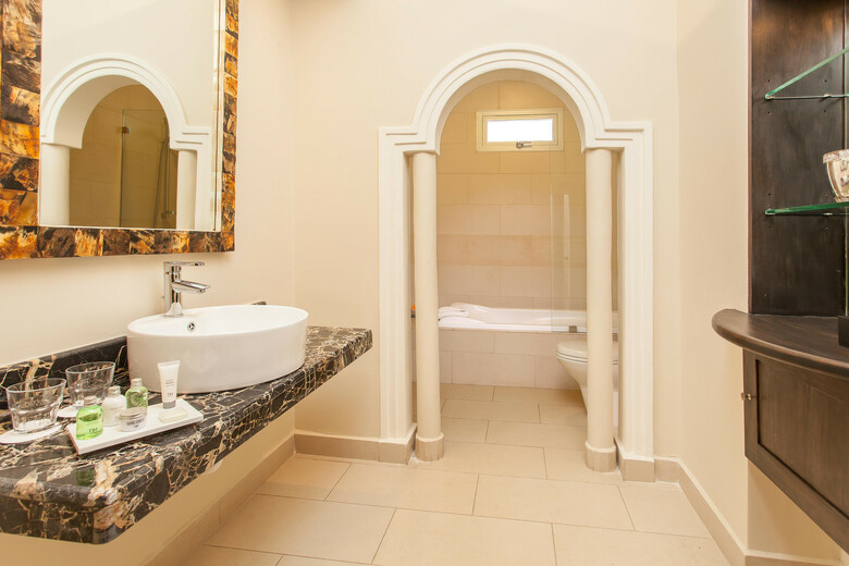 Hotel NH Hait� El Rancho