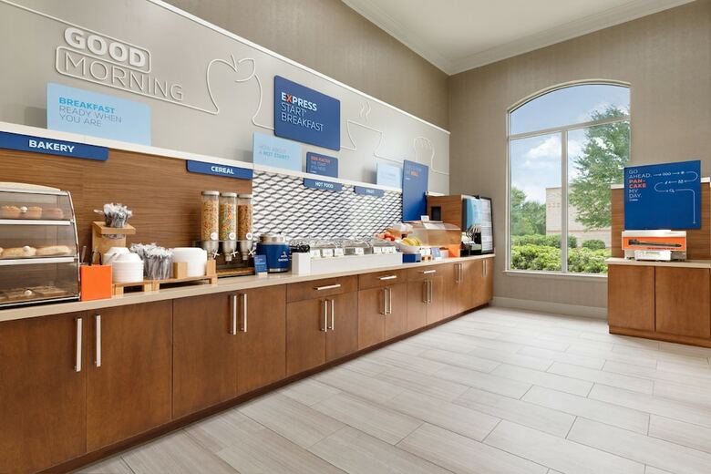 Holiday Inn Express Hotel & Suites Auburn