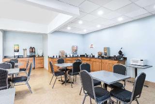 Hotel Super 8 By Wyndham Montgomery
