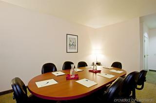 Holiday Inn Express Hotel & Suites