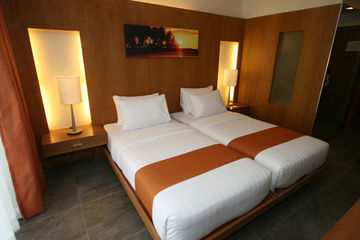 Hotel Crown Regency Beach