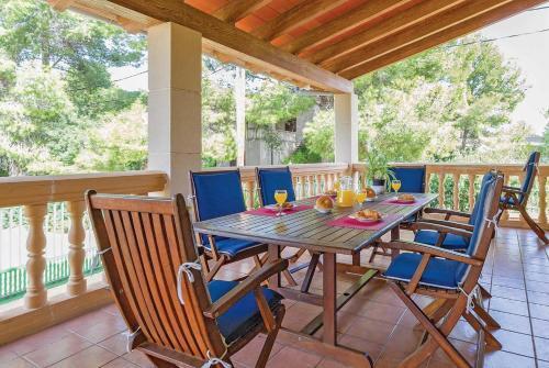 Manresa Villa Sleeps 8 Air Con Wifi