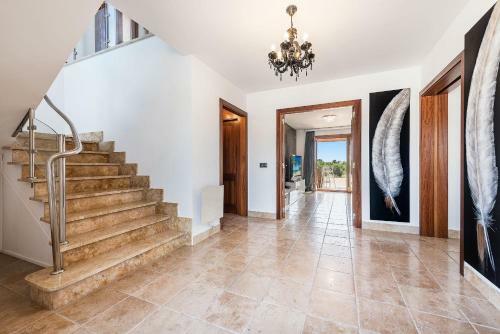 Stunning Mediterranean Villa Large Gardens Pool Jacuzzi
