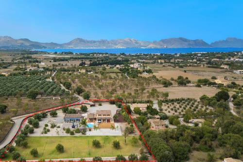 Stunning Mediterranean Villa Large Gardens Pool Jacuzzi