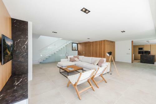 Brand New Luxury Villa Infinity Pool & Views