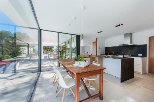 Brand New Luxury Villa Infinity Pool & Views