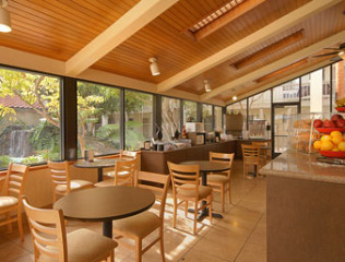 Hotel Ramada Carlsbad By The Sea