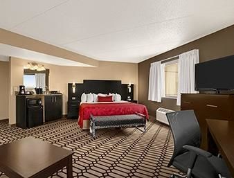 Ramada Plaza Fargo Hotel And C