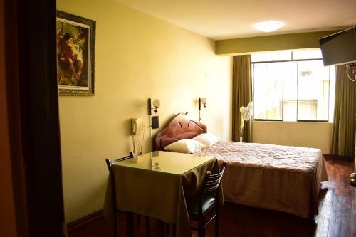 Hotel Hostal La Villa Inn