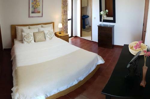 Apartment With A Swimming-pool In Algarve