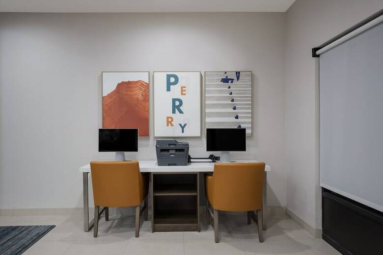 Holiday Inn Express Hotel & Suites Perry