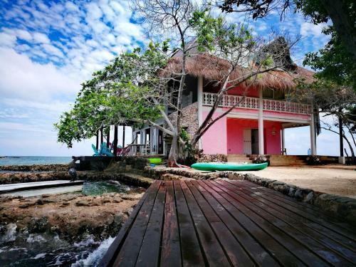 Isla Rosa Boutique By Nomad Guru