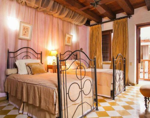 Stunning 5 Bedroom Old City House