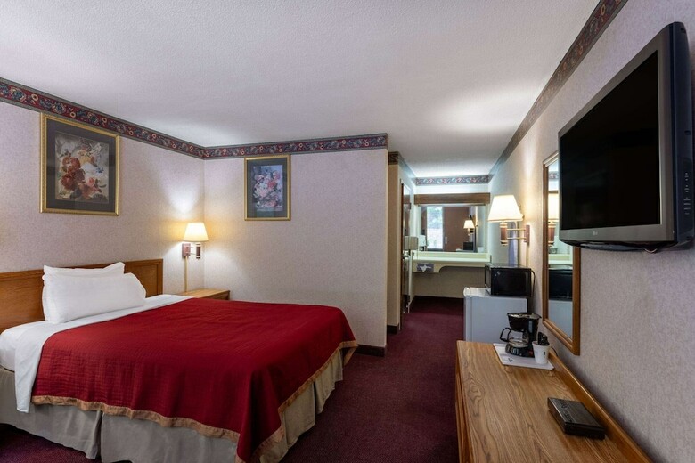 Hotel Howard Johnson Inn And Conference Center